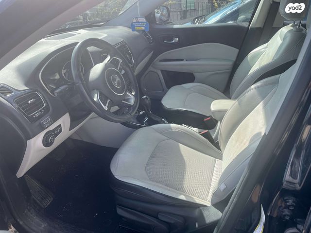 מודעת רכב ג'יפ קומפאס