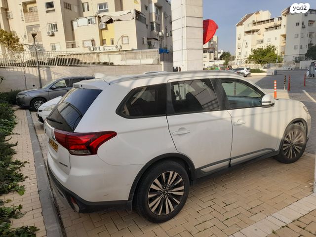 מיצובישי אאוטלנדר