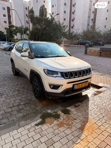 מודעת רכב ג'יפ קומפאס