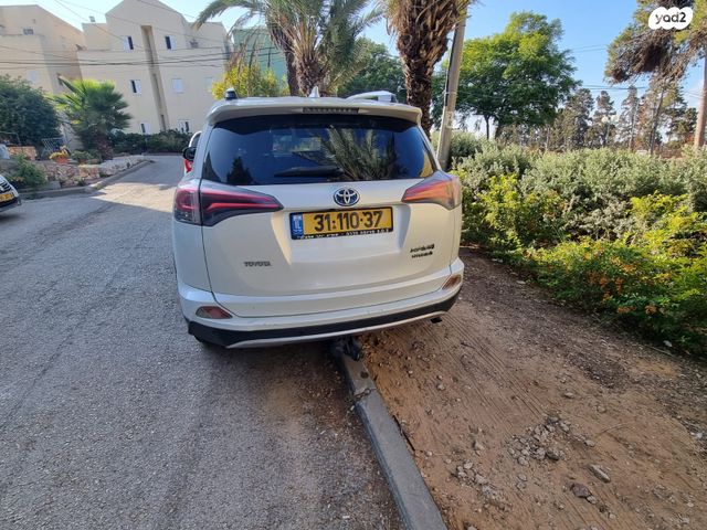 טויוטה RAV4