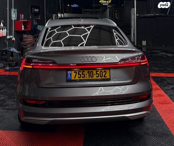 מודעת רכב אאודי E-tron