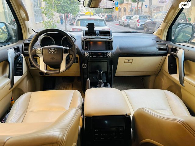 טויוטה לנד קרוזר