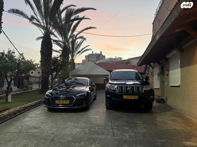 טויוטה לנד קרוזר