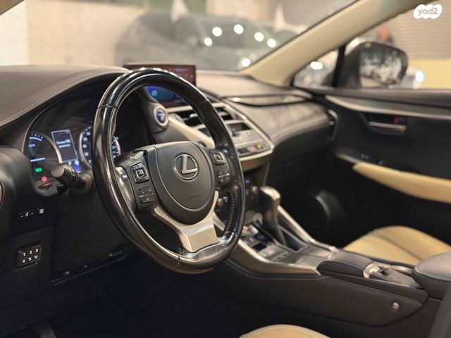 מודעת רכב לקסוס NX 1