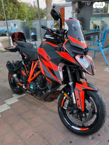 KTM Naked Super Duke 1290 GT