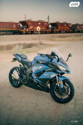 קאוואסאקי Z1000SX