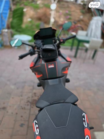 KTM Naked Super Duke 1290 GT