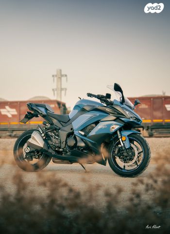 קאוואסאקי Z1000SX