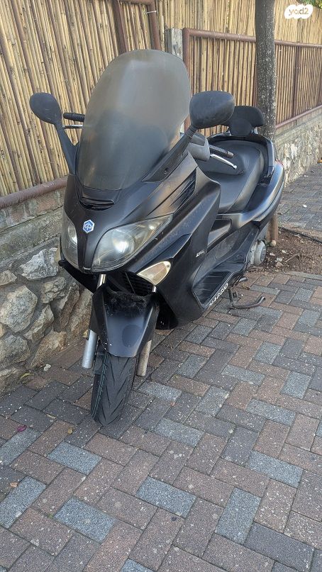 פיאג'ו X-Evo 250