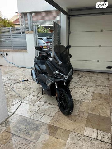 מודעת רכב סאן יאנג ADX 300
