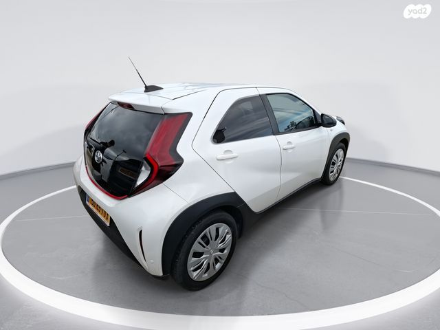 טויוטה אייגו X