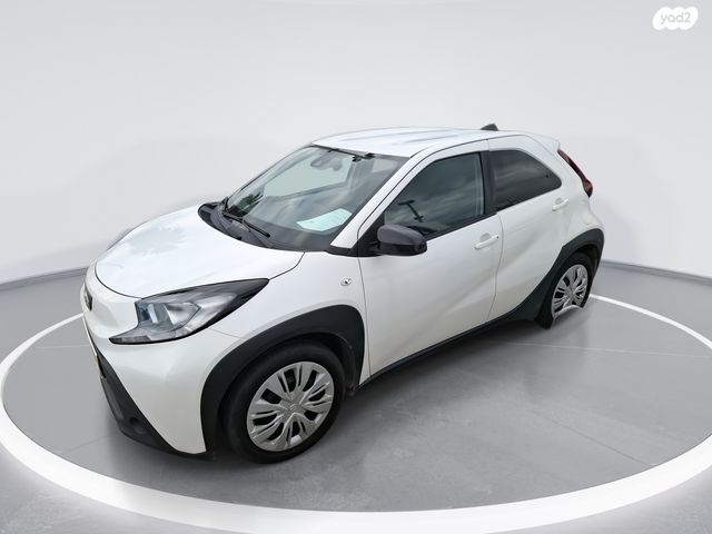 טויוטה אייגו X