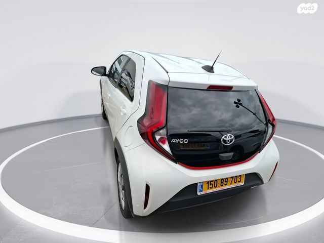 טויוטה אייגו X