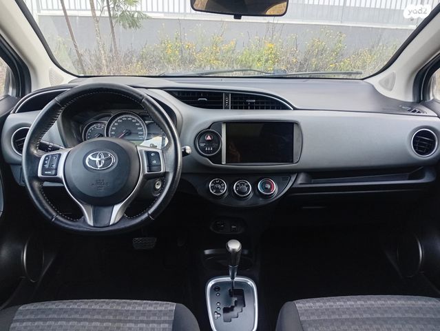 טויוטה יאריס