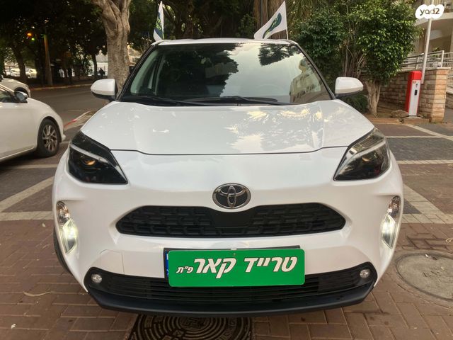 טויוטה יאריס קרוס