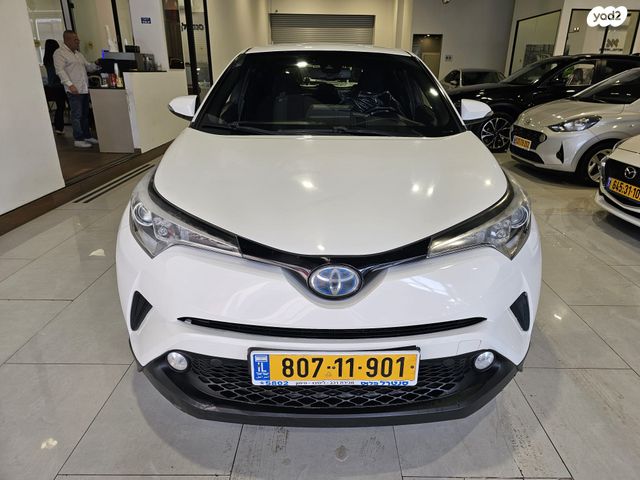 מודעת רכב טויוטה C-HR