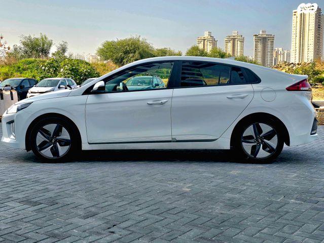 יונדאי איוניק