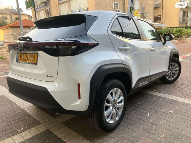 טויוטה יאריס קרוס