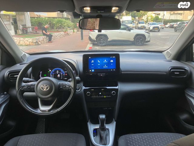 טויוטה יאריס קרוס