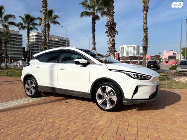 מודעת רכב ג׳ילי Geometry C