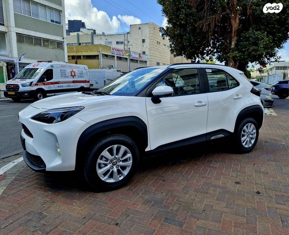 טויוטה יאריס קרוס