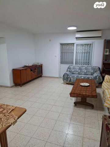 דירת גן, הגלעין 4, נווה גנים, פרדס חנה כרכור