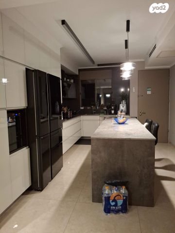 טריפלקס, חביבה רייק 25, צור שלום, קרית ביאליק