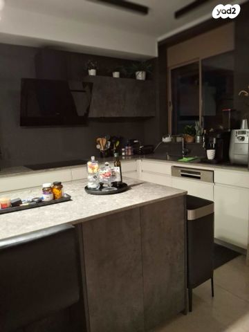 טריפלקס, חביבה רייק 25, צור שלום, קרית ביאליק