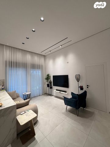 אריאל שרון 16