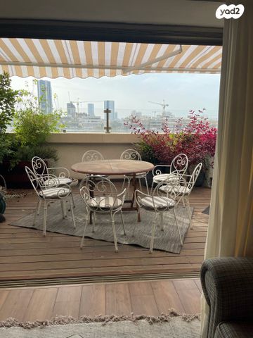 גג/ פנטהאוז, ה' באייר 38, הצפון החדש - כיכר המדינה, תל אביב יפו