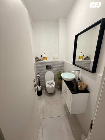 דירה, שדרות מנחם בגין 10, החותרים, טירת כרמל