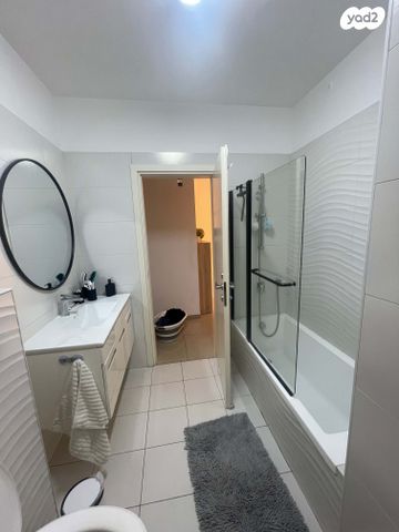 דירת גן, יוסי בנאי 10, משכנות האומנים, קרית מוצקין