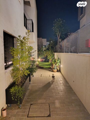 דירת גן, כרמל 14, פרדסיה, פרדסיה