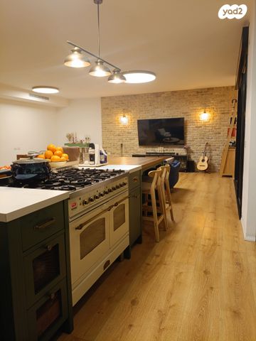 דירת גן, כרמל 14, פרדסיה, פרדסיה