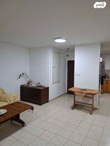 דירת גן, הגלעין 4, נווה גנים, פרדס חנה כרכור