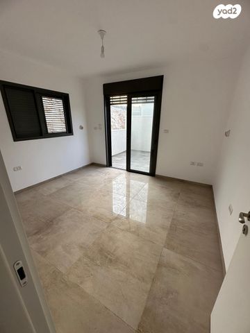 דופלקס, גינת אגוז 1, אבני חפץ, אבני חפץ