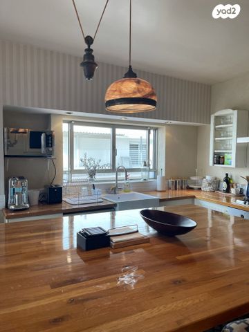 גג/ פנטהאוז, ה' באייר 38, הצפון החדש - כיכר המדינה, תל אביב יפו