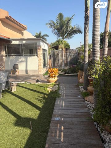 בית פרטי/ קוטג', ארבל 6, נאות הפרחים, גן יבנה