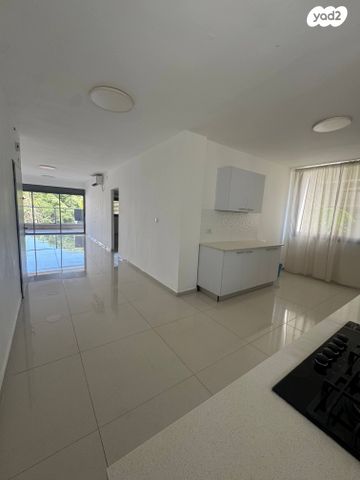 דירה, רש"י 42, רמב"ם, ראשון לציון