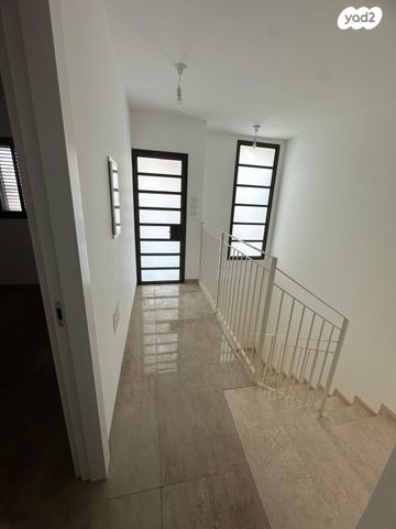 דופלקס, גינת אגוז 1, אבני חפץ, אבני חפץ