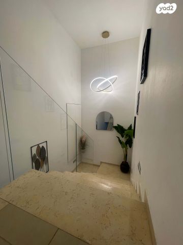 דירת גן, יוסי בנאי 10, משכנות האומנים, קרית מוצקין