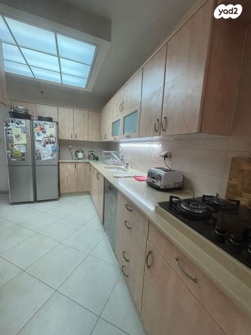 דירה, יגאל ידין 8, קרית אילון, חולון