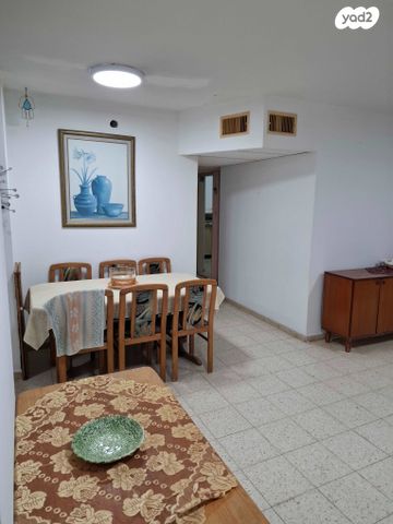 דירת גן, הגלעין 4, נווה גנים, פרדס חנה כרכור