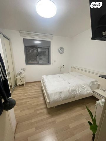 דירת גן, יוסי בנאי 10, משכנות האומנים, קרית מוצקין