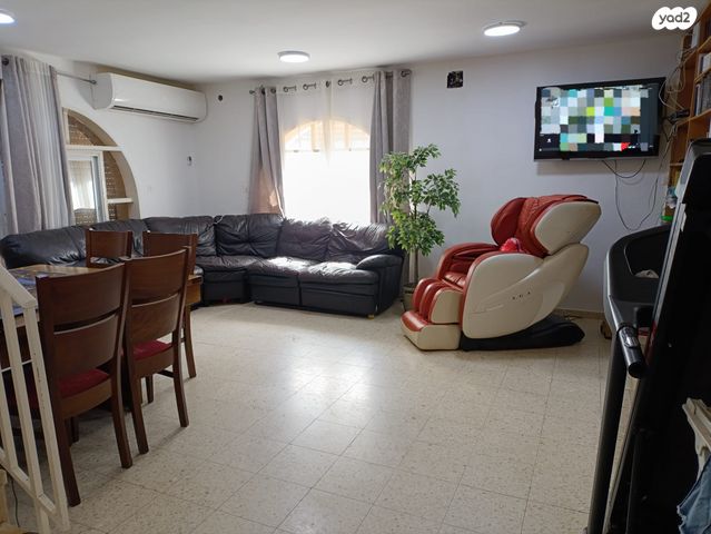 בית פרטי/ קוטג', הגפן 1, רימונים, רימונים