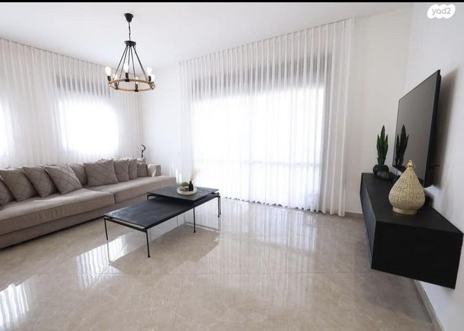 גג/ פנטהאוז, גדעון האוזנר 10, רמות הרכס, באר שבע