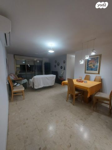 זכרון יעקב 23