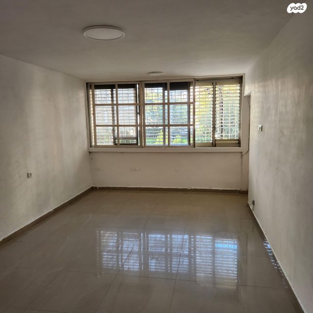 השר בכור שטרית 15