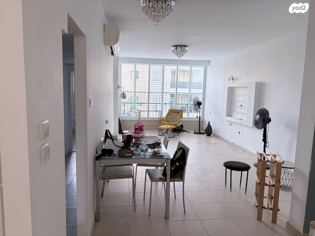 דבורה בארון 10