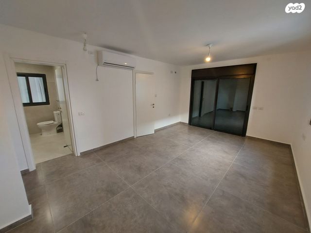 גג/ פנטהאוז, שדרות מנחם בגין 56, גבעת אולגה, חדרה